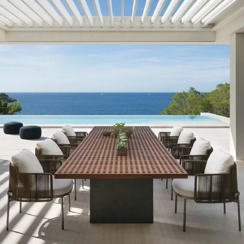 Outdoor Dining Sets in Resorts